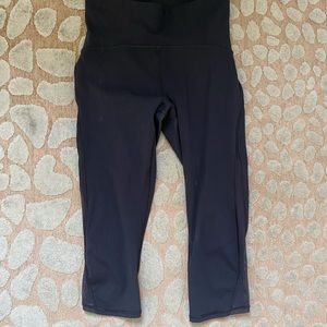 Black lululemon cropped leggings